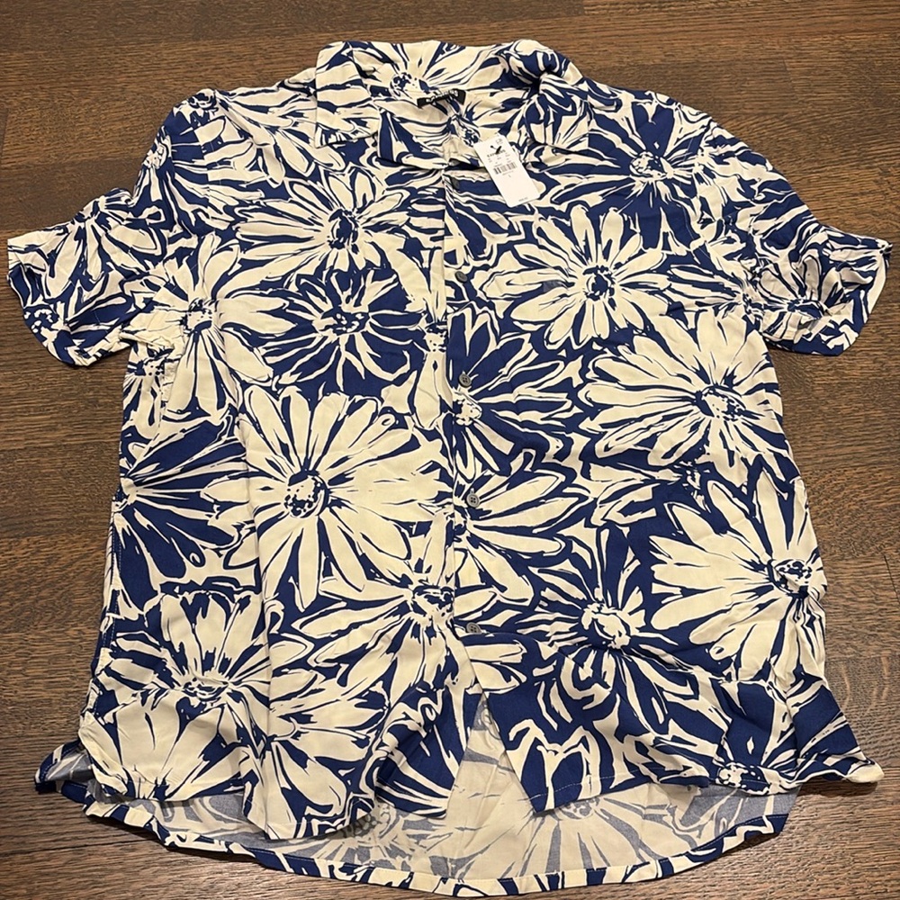NWT Express Printed Short Sleeve Button Down Shirt